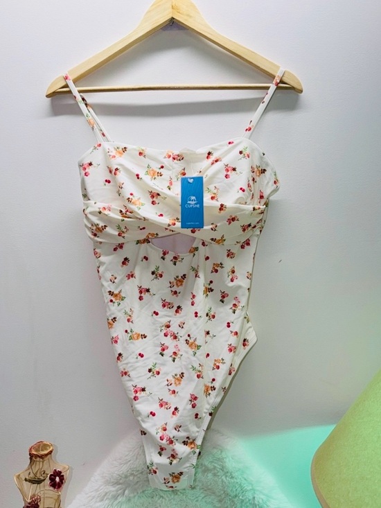 Cupshe Other - NEW Swimsuit Large Floral White One-Piece with Sweetheart Neckline 🌺